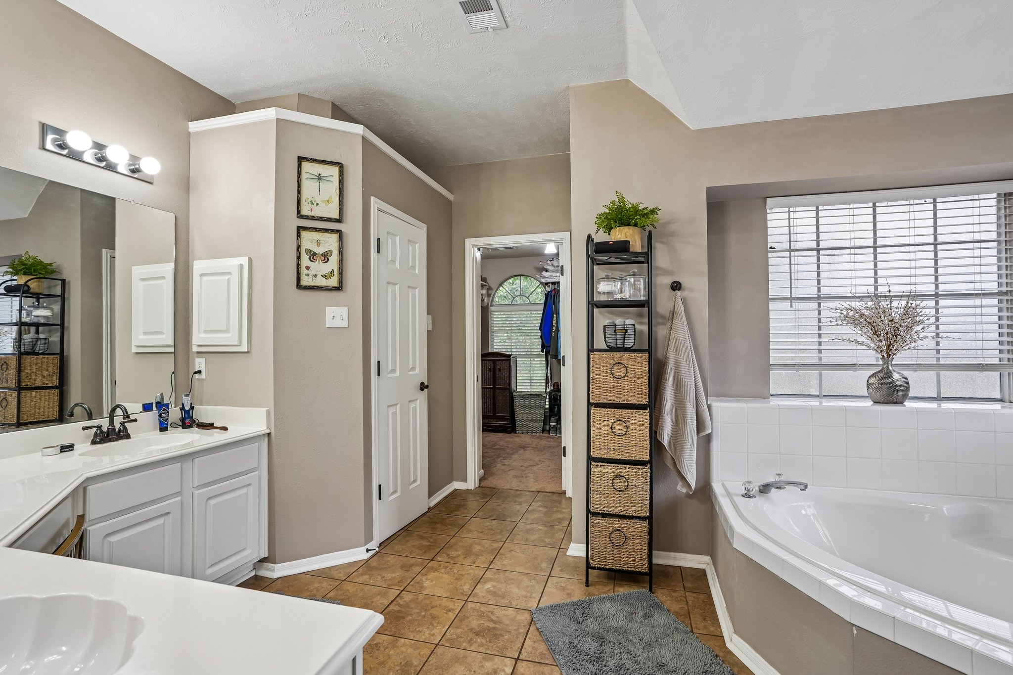 Sycamore Dr-S2604-050.jpg