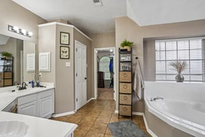Sycamore Dr-S2604-050.jpg