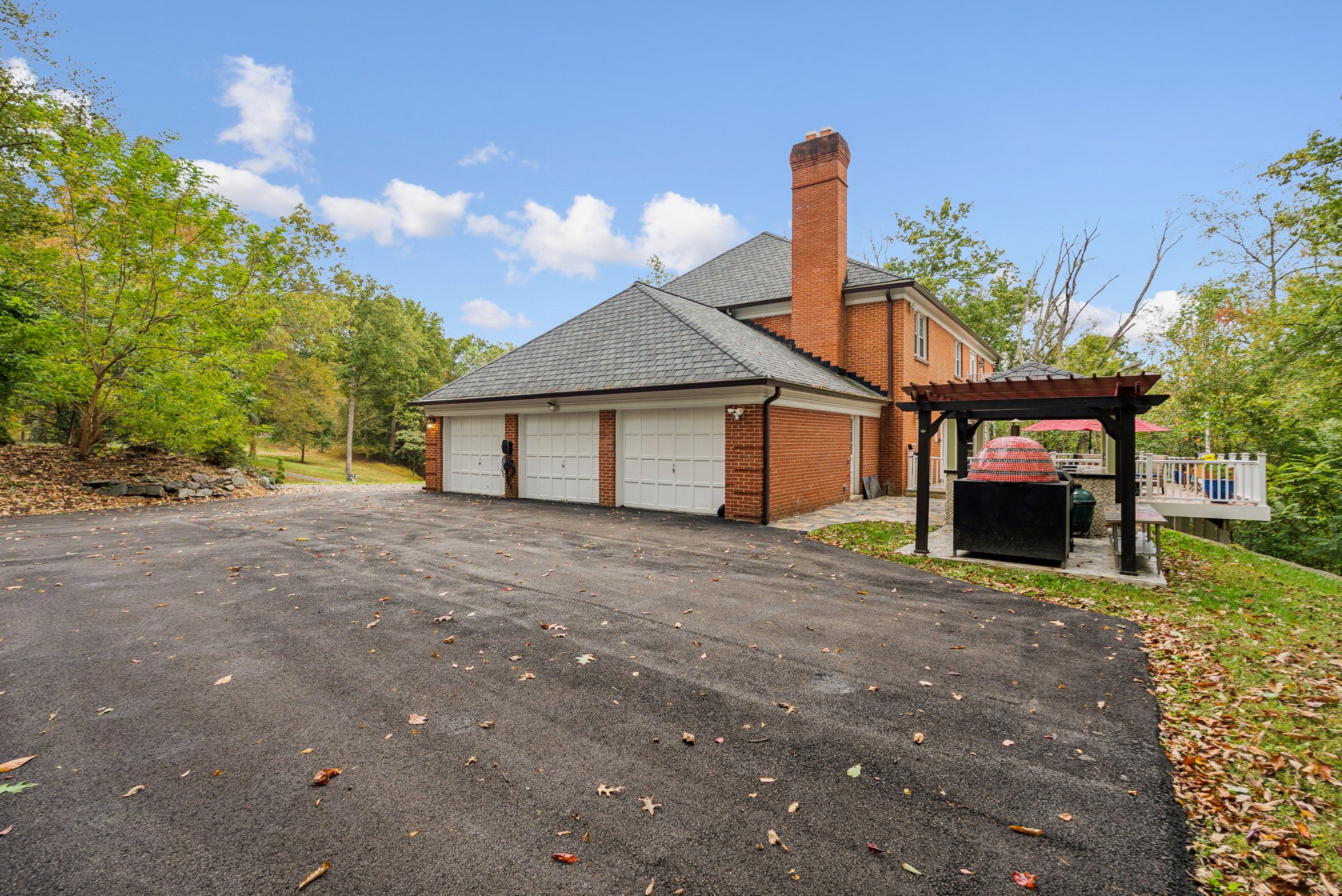 Side Loading 3 Car Garage
