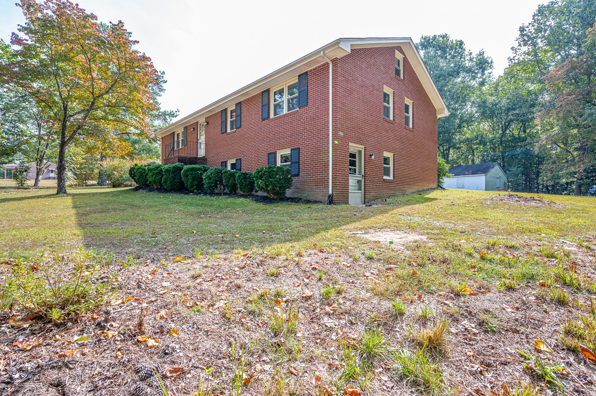 ALL BRICK RANCHER WITH WALK-OUT BASEMENT & 1 CAR DETACHED GARAGE ON