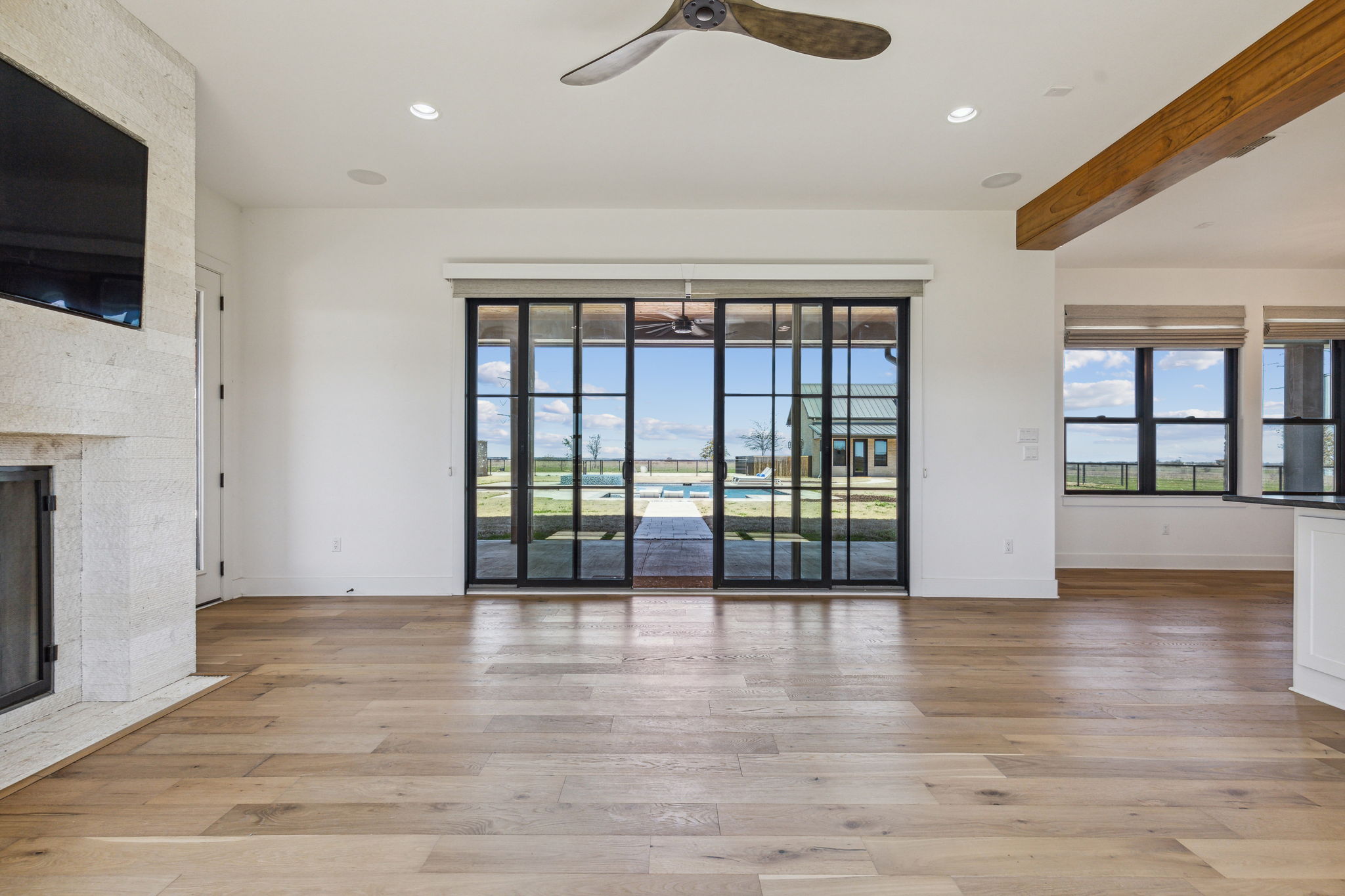 guest House living area with view to the pool area