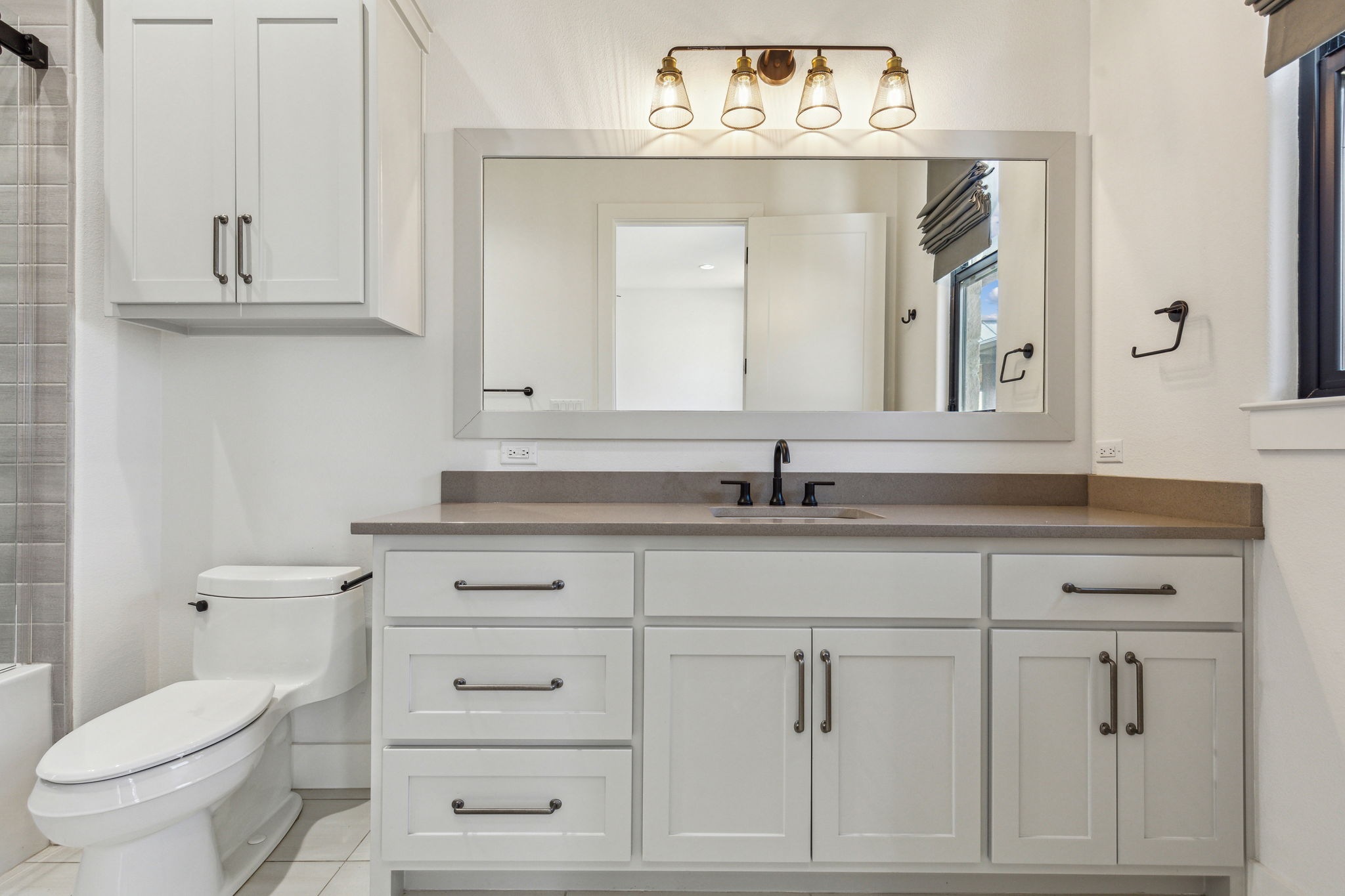 Bathroom in bedroom on first floor of the Main House