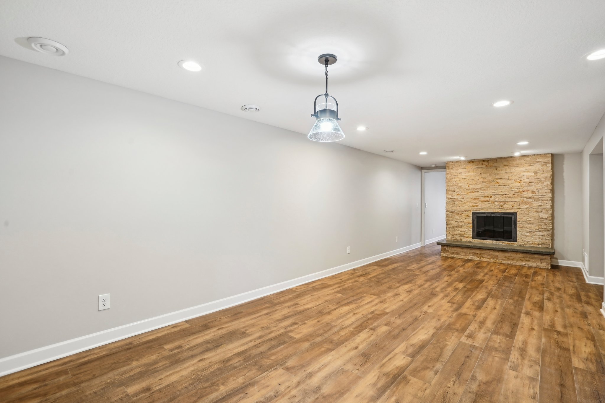 Oak Knoll Ter N-010.jpg