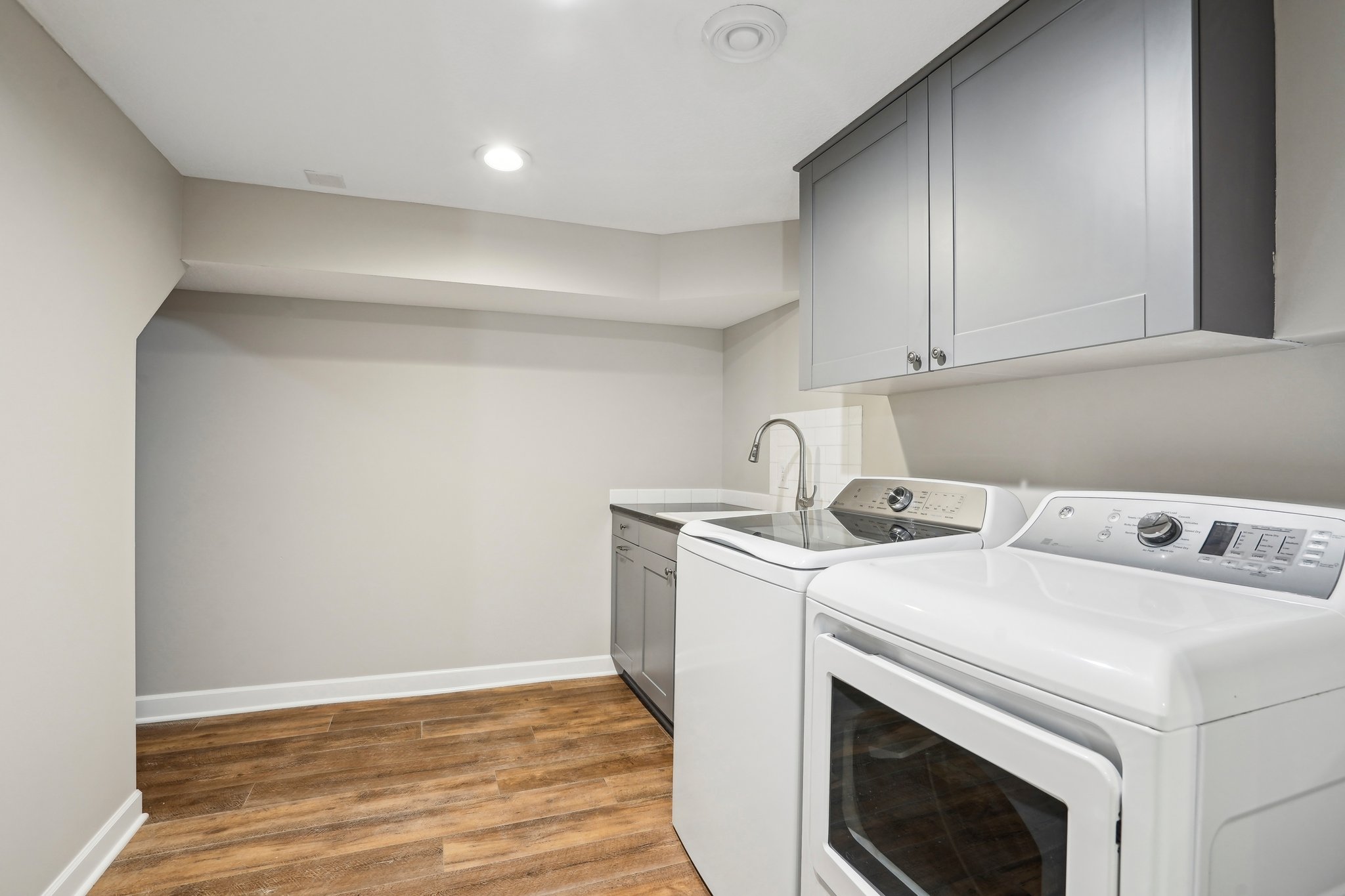 Oak Knoll Ter N-033.jpg