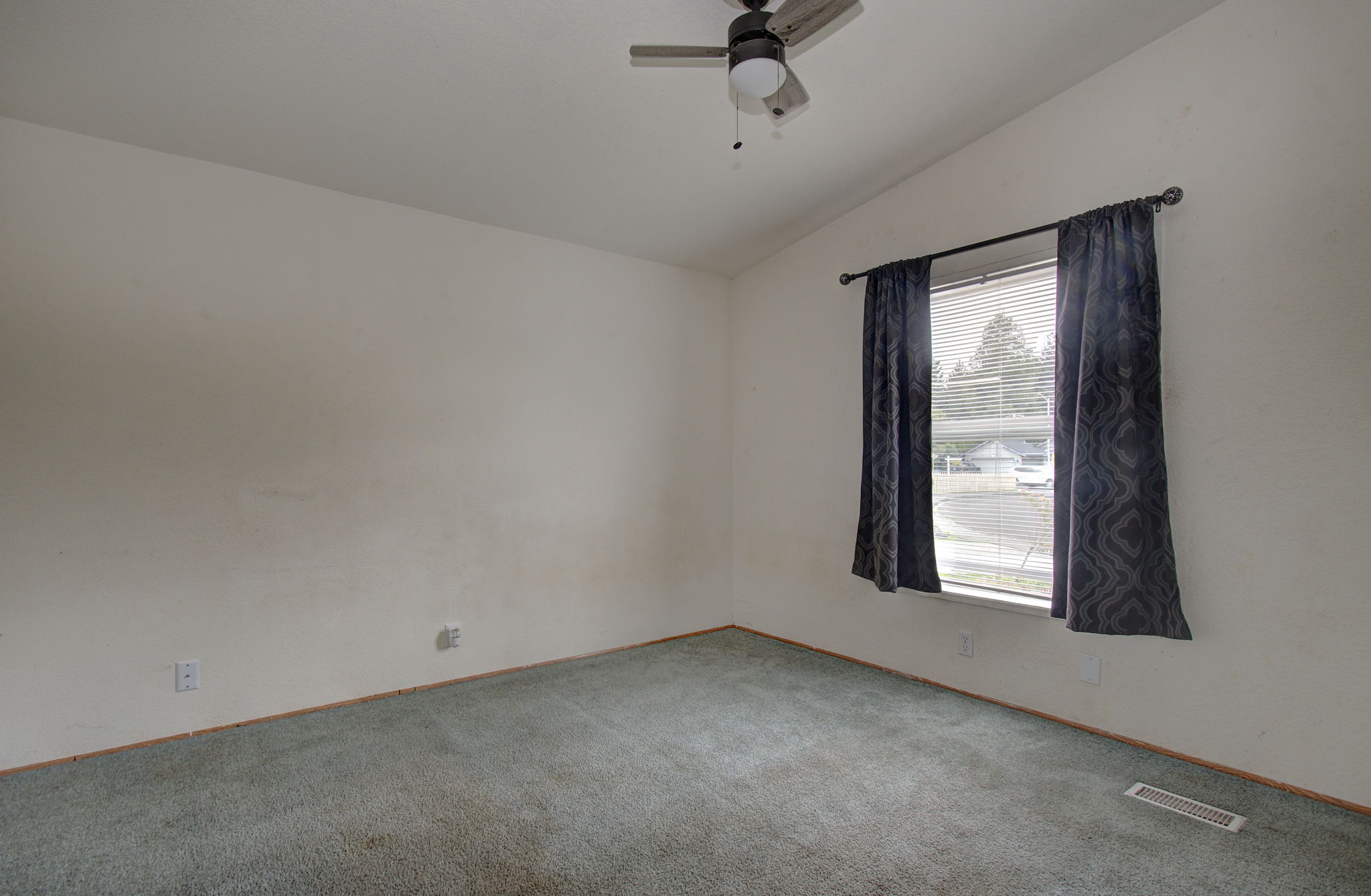 03 3rd bedroom