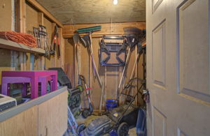 04 garden shed interior