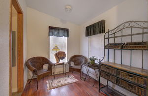 02 breakfast room