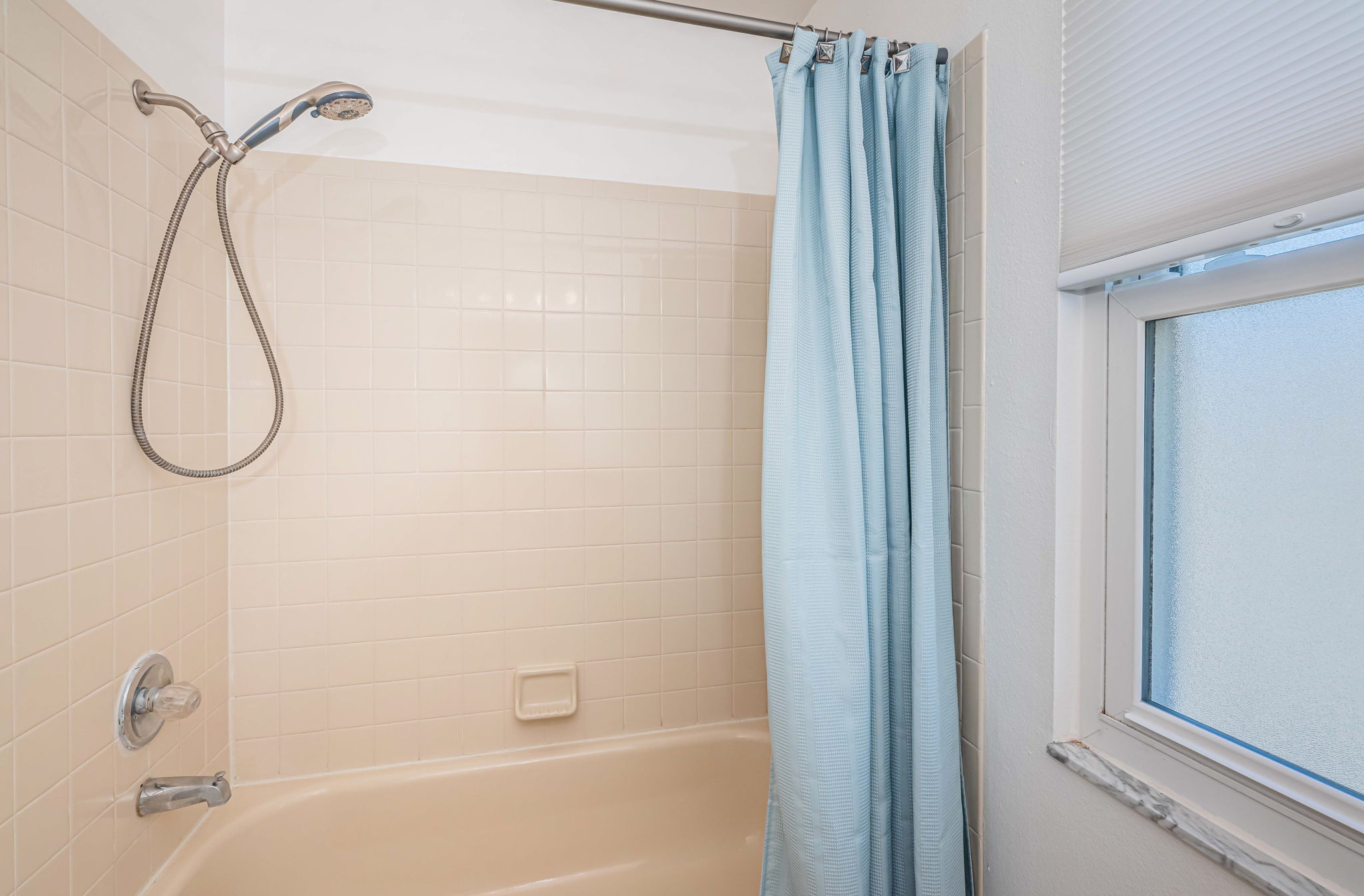 Bathroom 1b