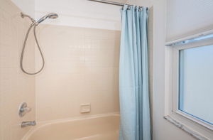 Bathroom 1b