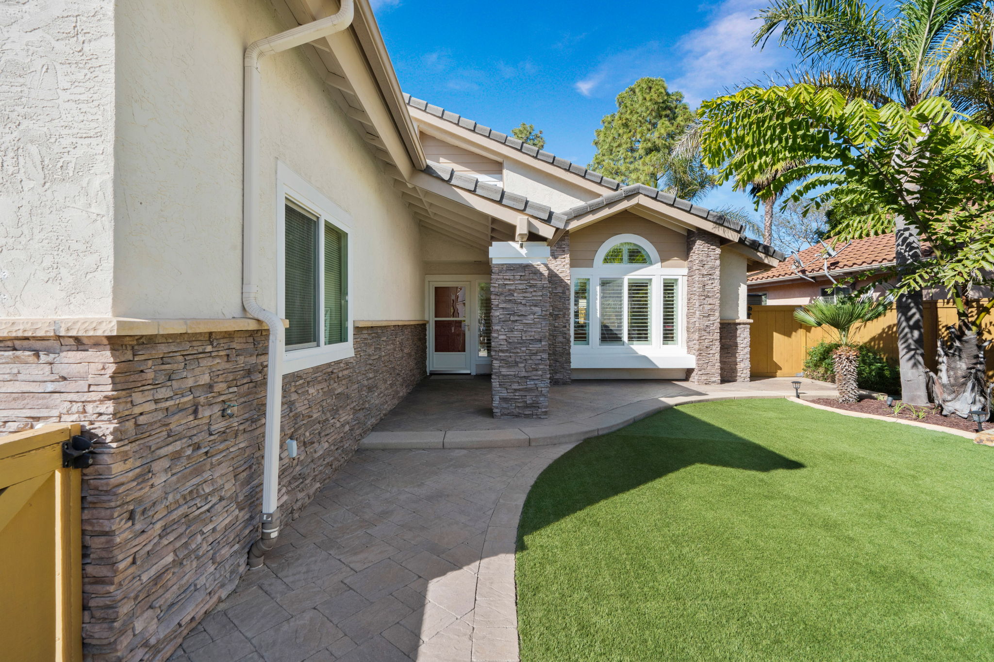 1091 La Tortuga Dr-47