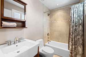 1091 La Tortuga Dr-33