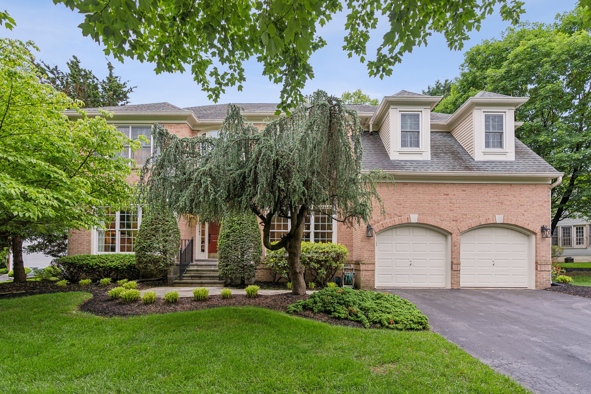 Welcome to 10914 Larkmeade Ln.