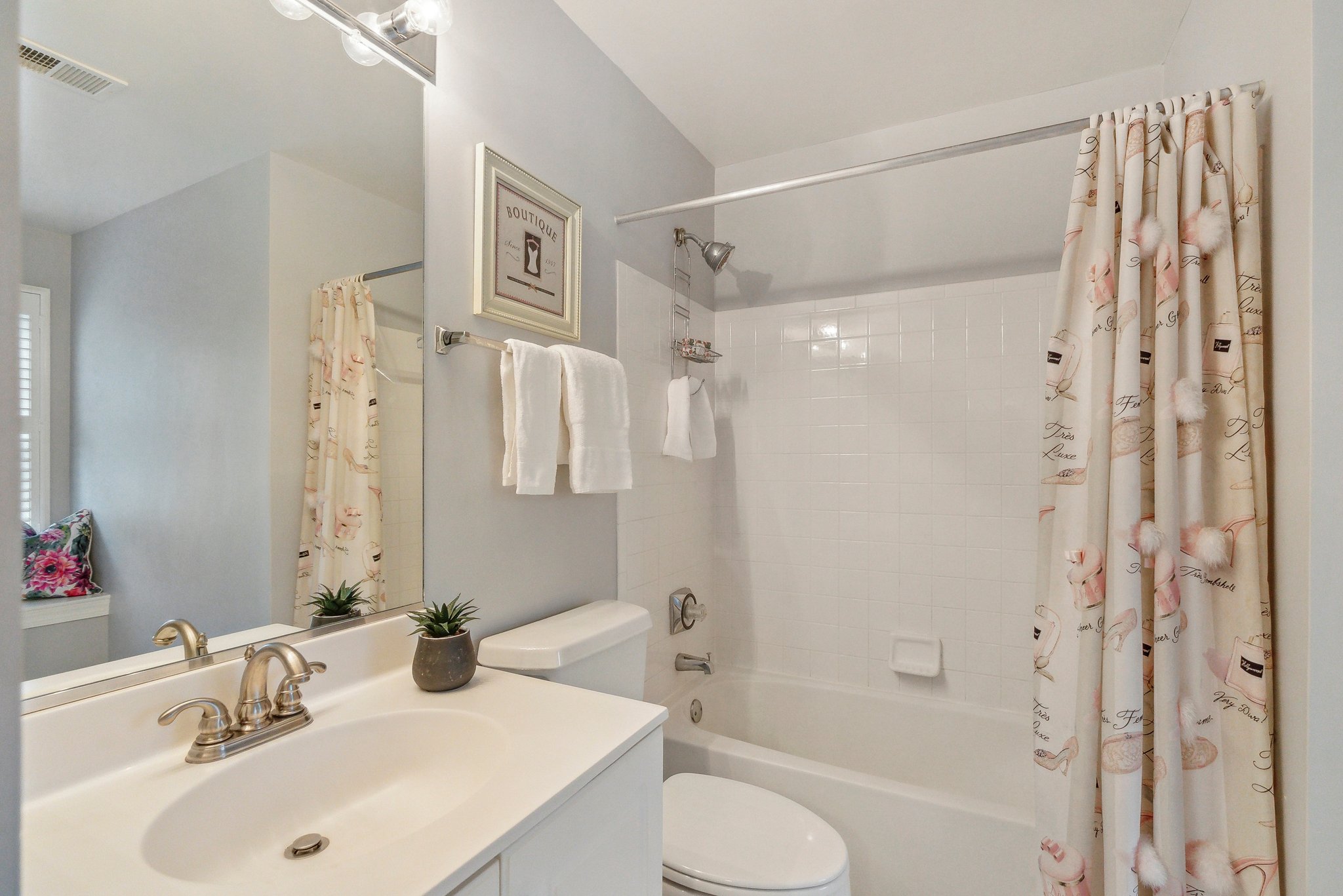 Ensuite Bathroom 2