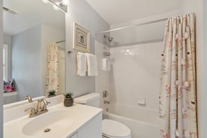 Ensuite Bathroom 2