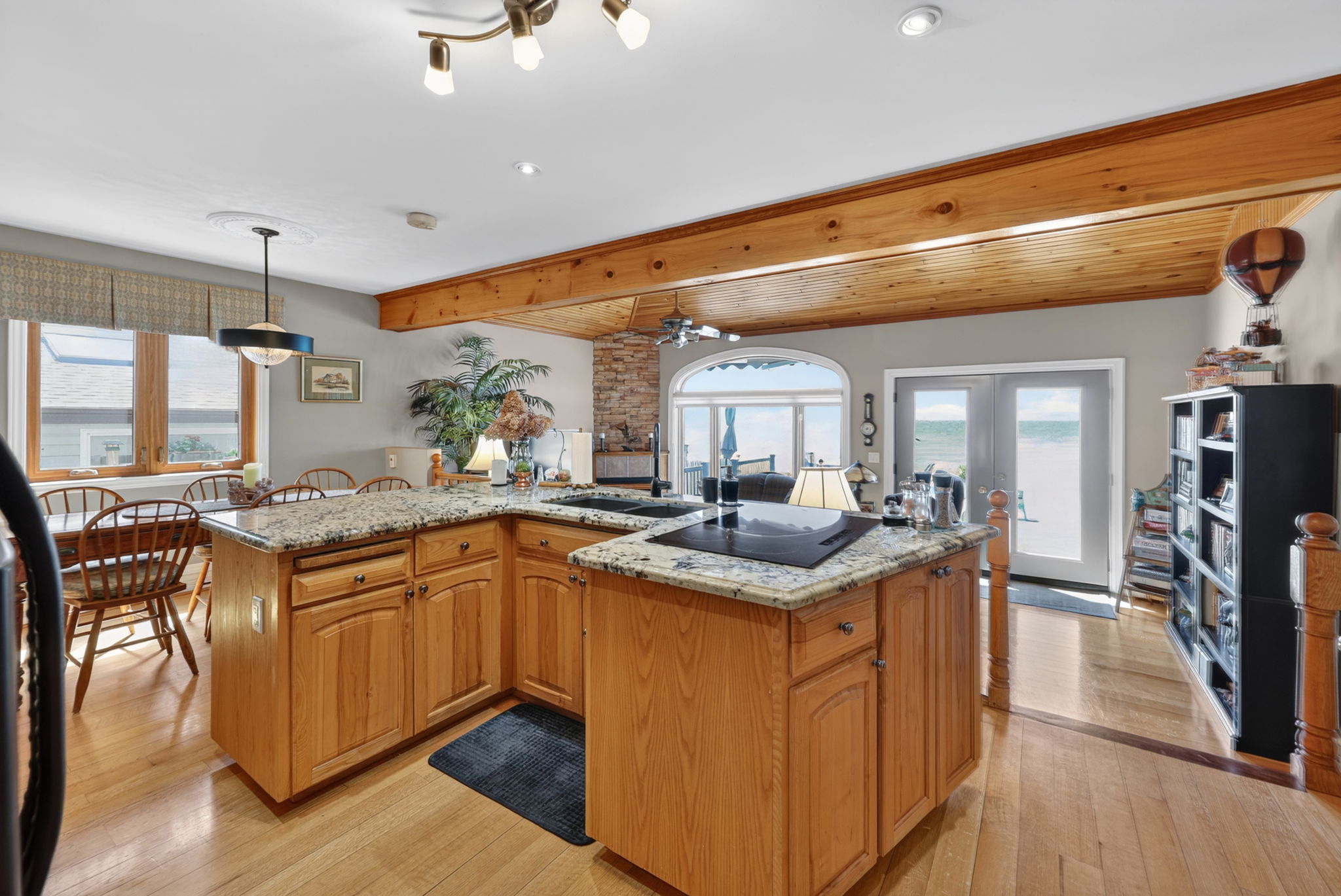  Photo 13