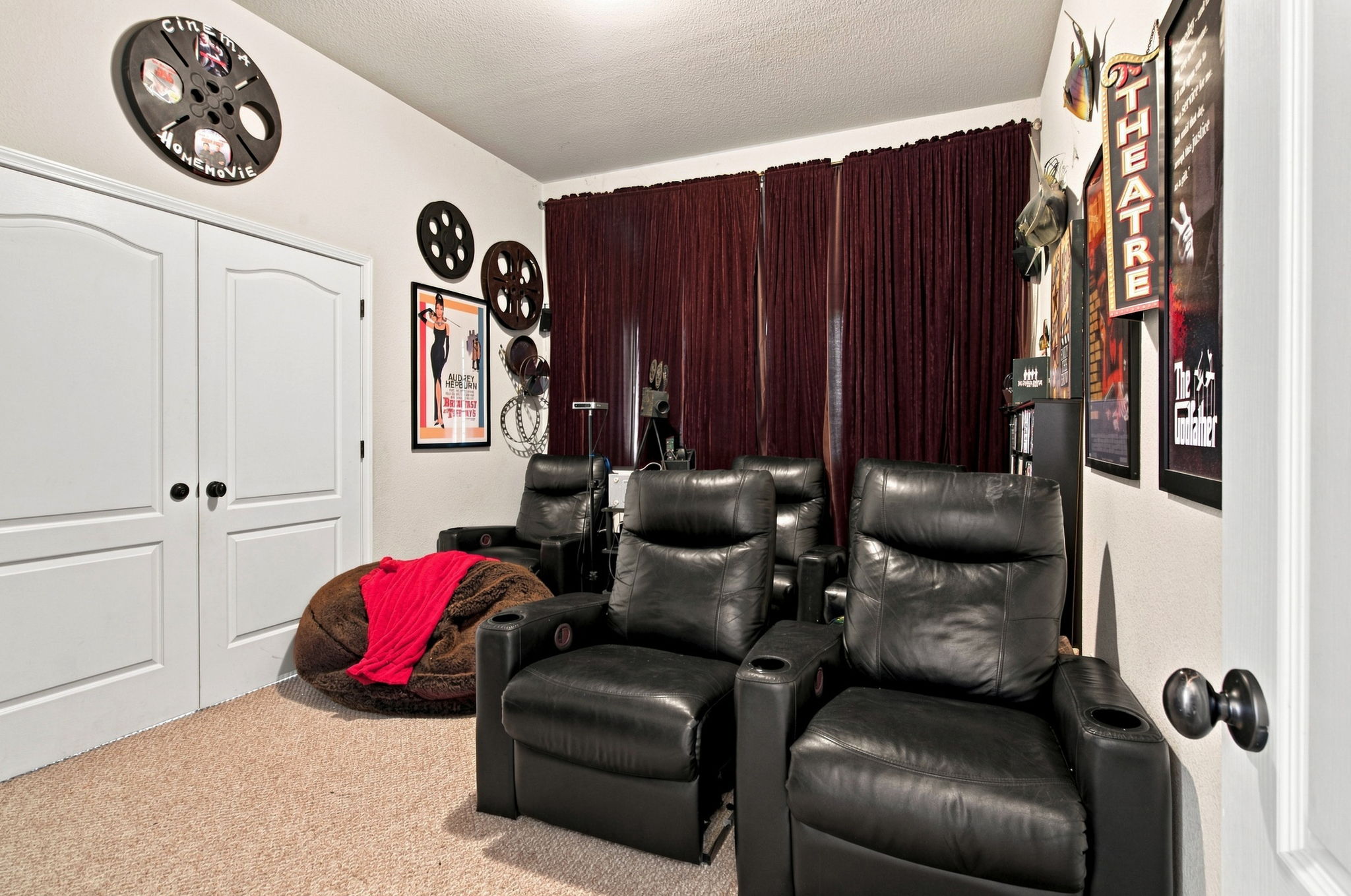  Photo 28