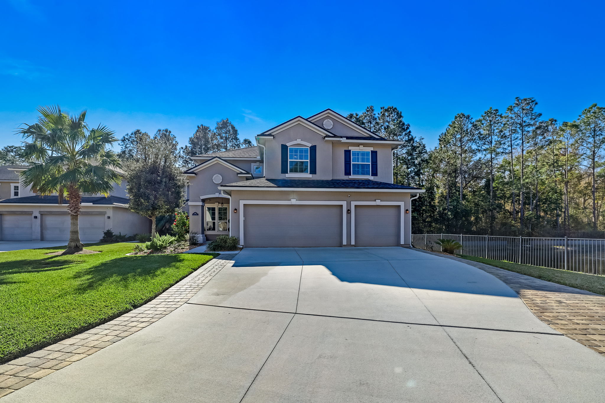 Welcome to 1095 Lauriston Drive