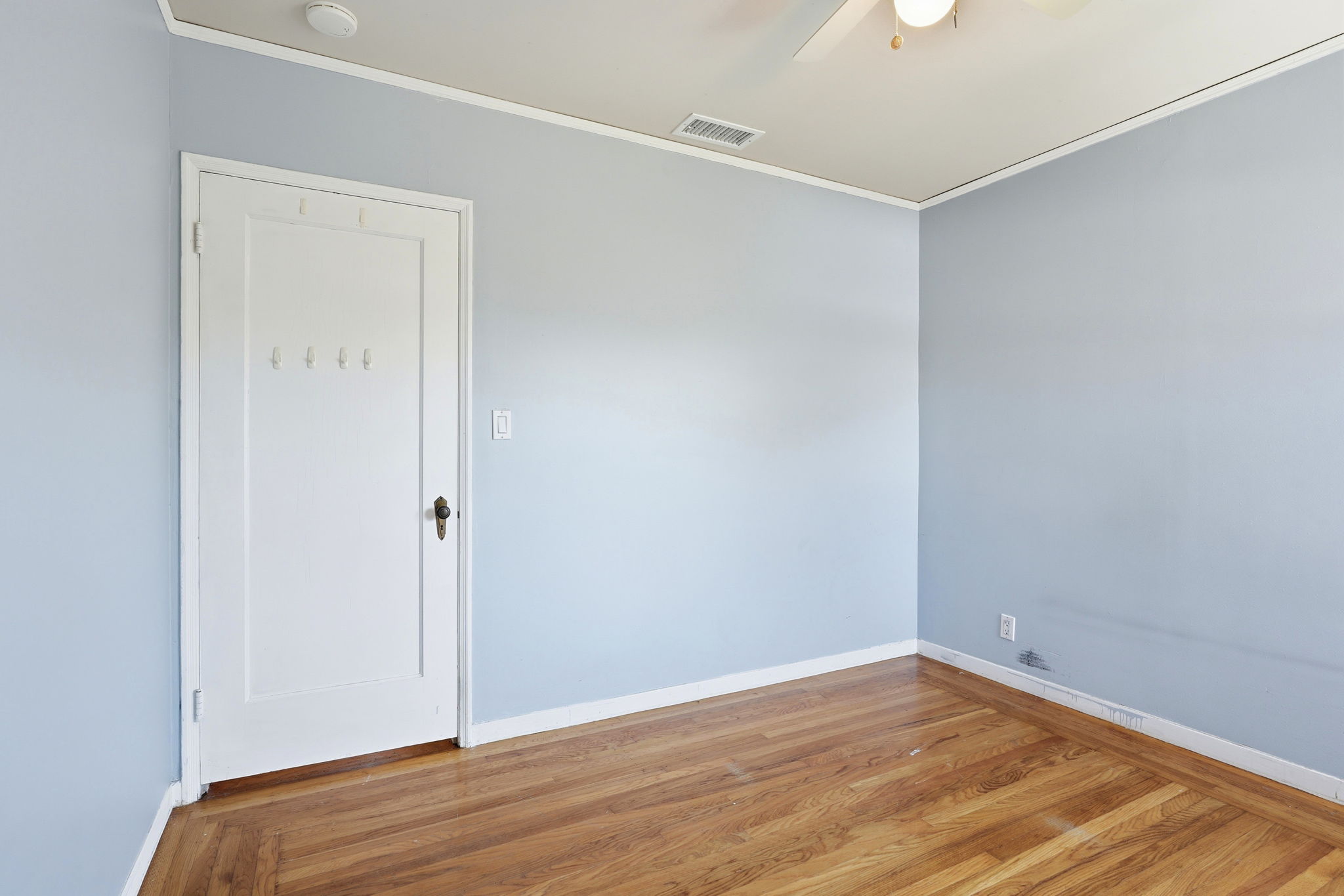 020_F8_1095 Peach St