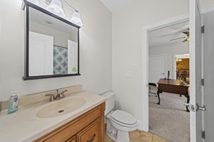 Jack and Jill bath between downstairs bedrooms