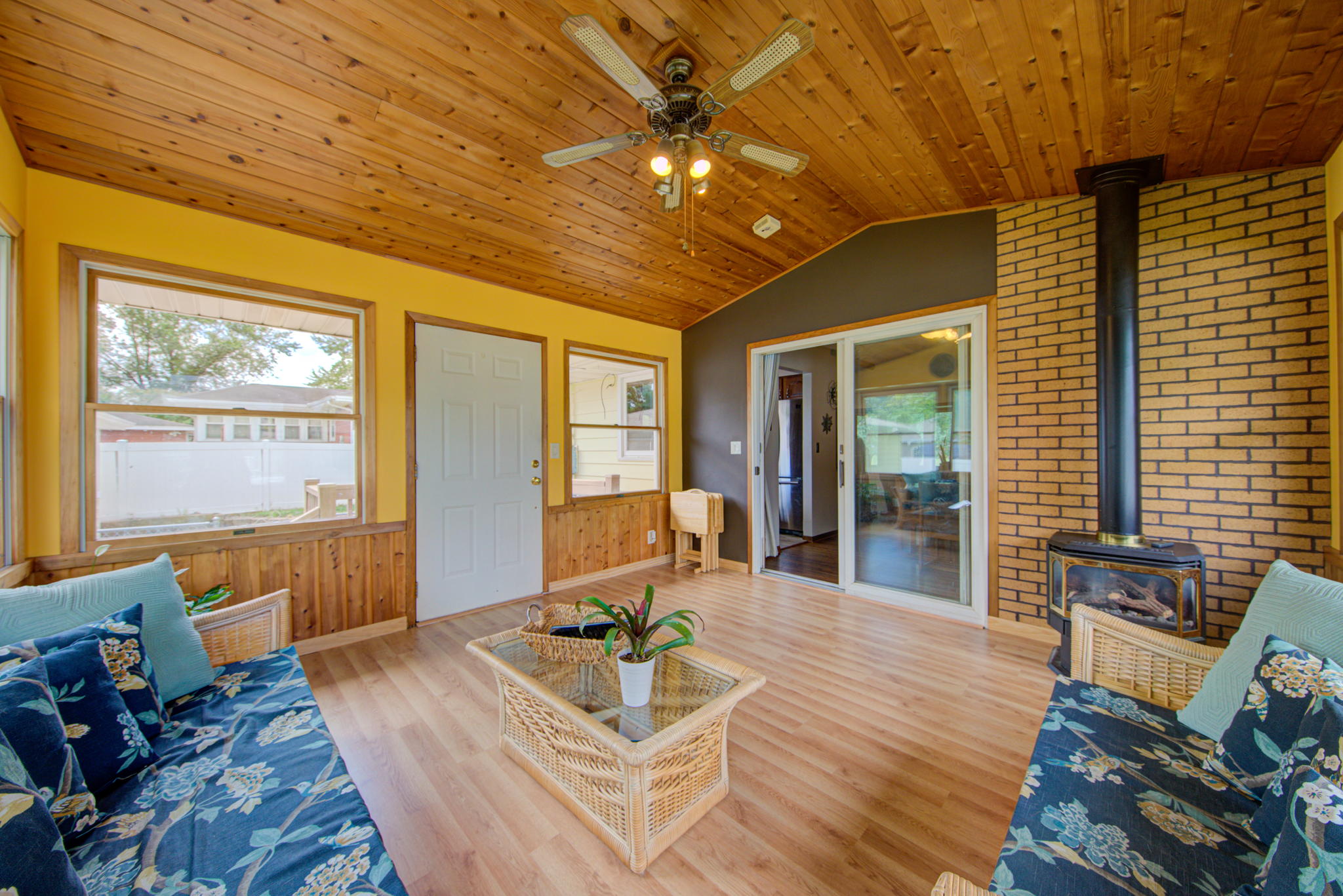 9 Sun Room