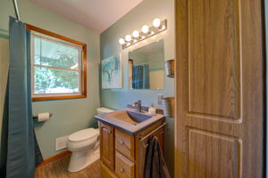 13 Bathroom Main Floor
