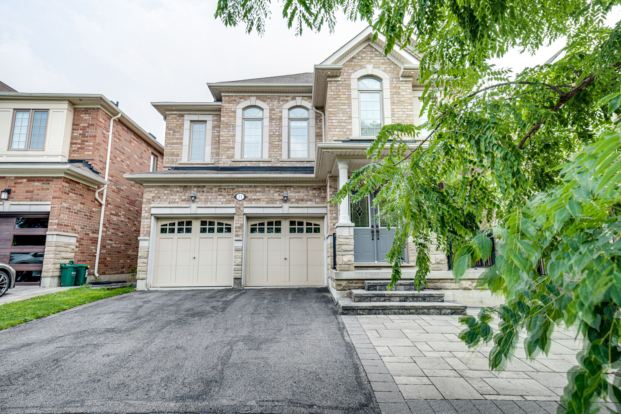 11 Chaiwood Ct Vaughan, ON L6A 0V9