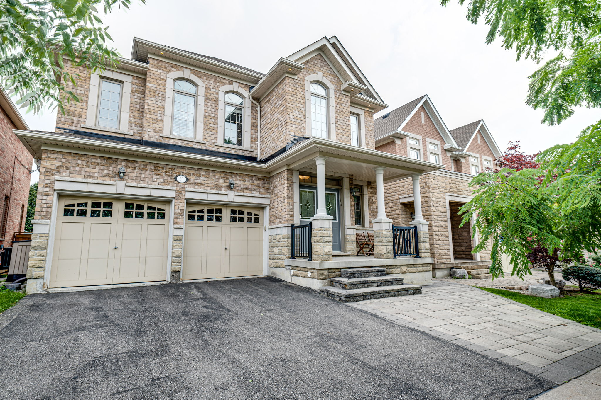 11 Chaiwood Ct Vaughan, ON L6A 0V9