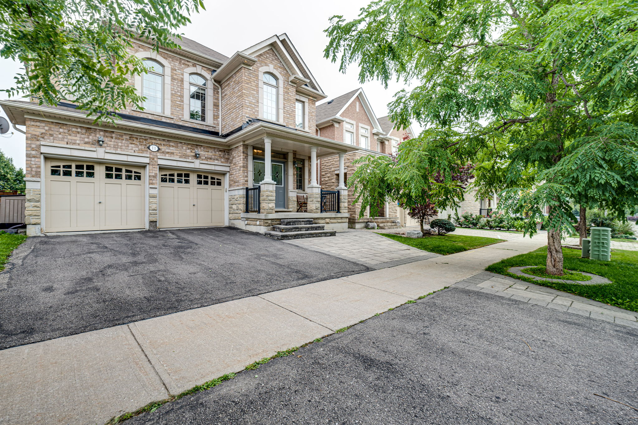 11 Chaiwood Ct Vaughan, ON L6A 0V9