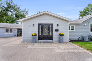 Front Porch/Entrance