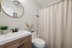 Full Bathroom [1st floor.]
