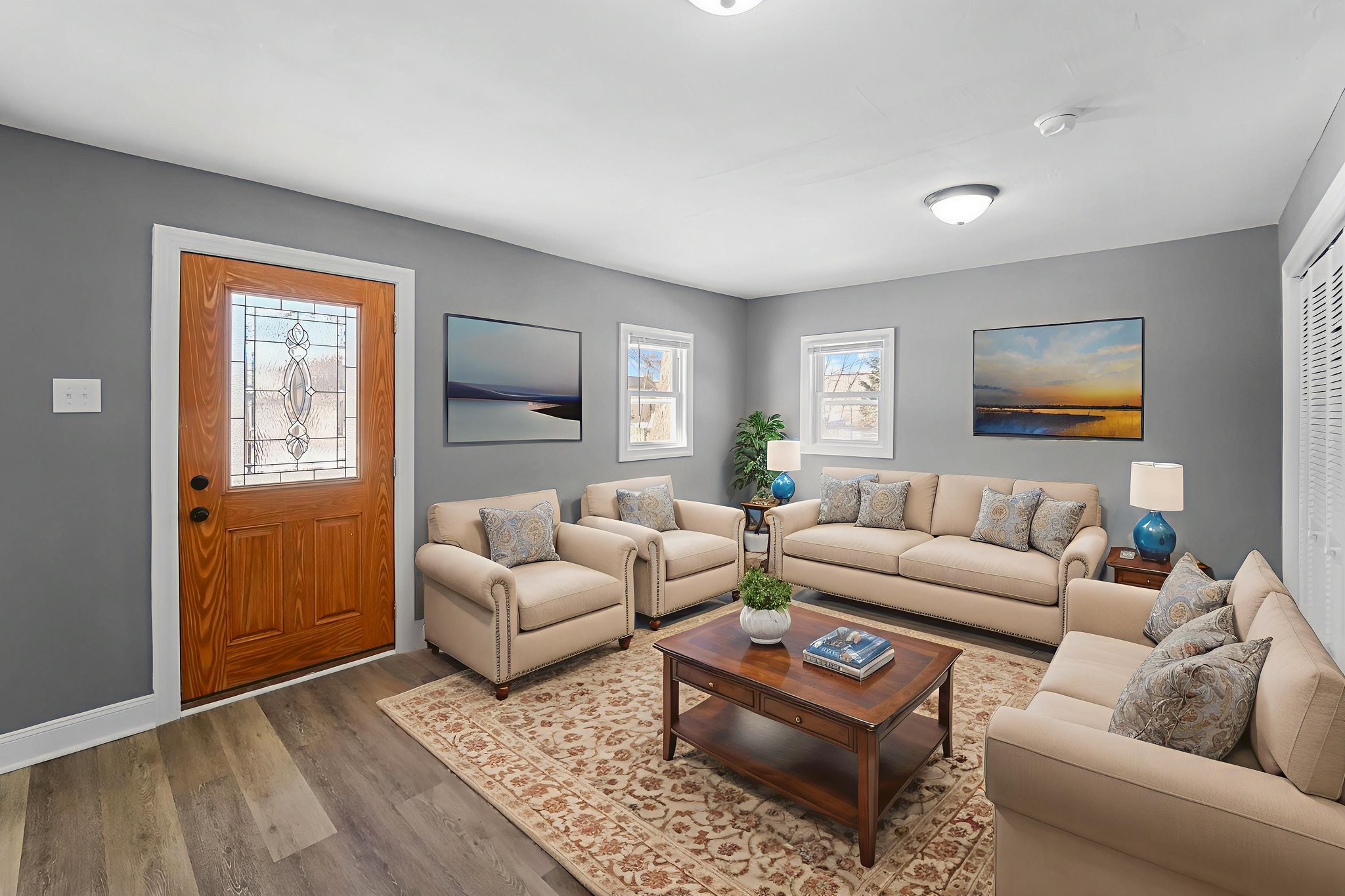 DSC02624 virtually staged.jpeg