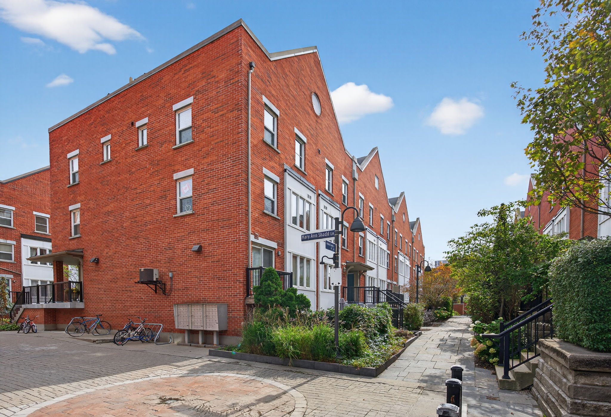 11 Frances Loring Ln 1 Toronto, ON M4M 3E8