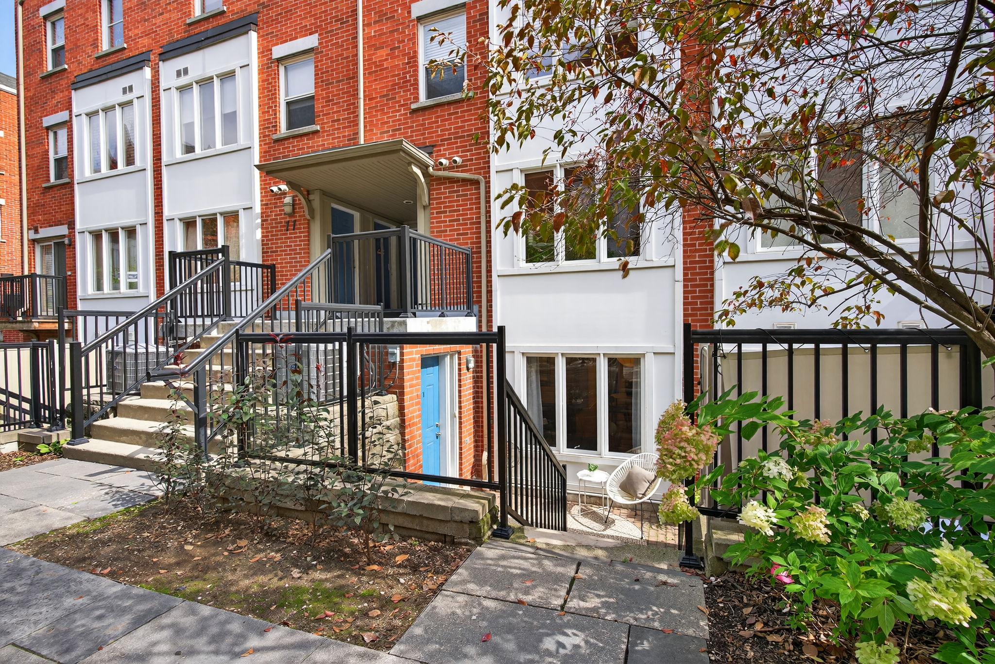 11 Frances Loring Ln 1 Toronto, ON M4M 3E8