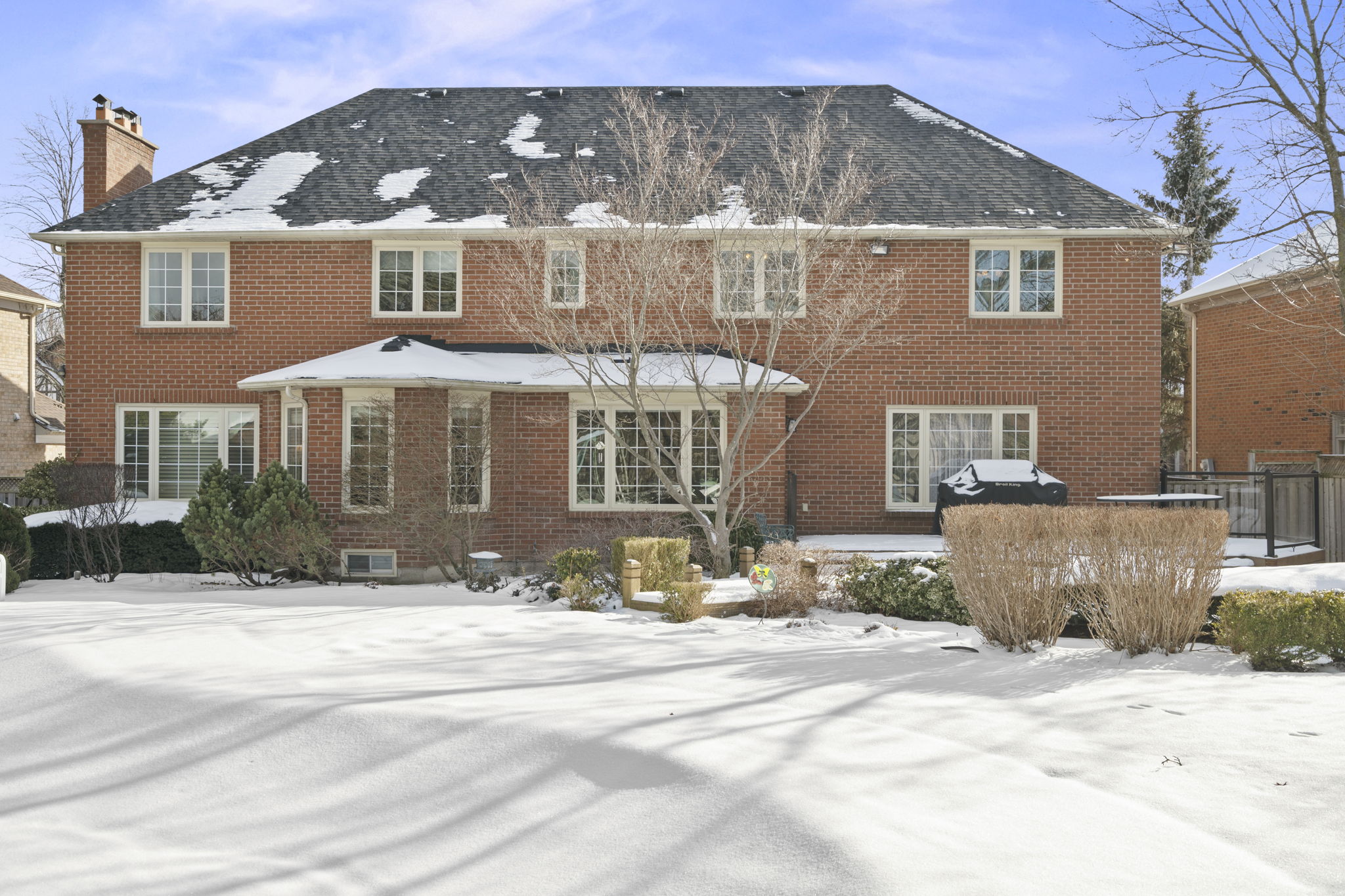 11 Glenarden Crescent Richmond Hill, ON L4B 2G3