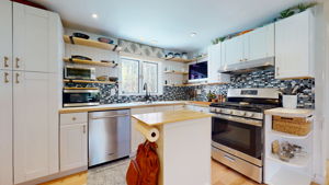 Can see backyard from kitchen