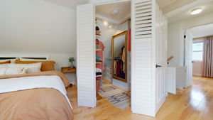 Walk-in closet