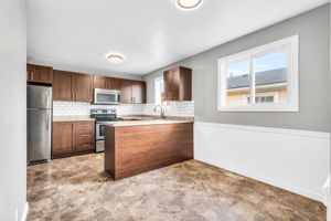 Kitchen/Eating Area