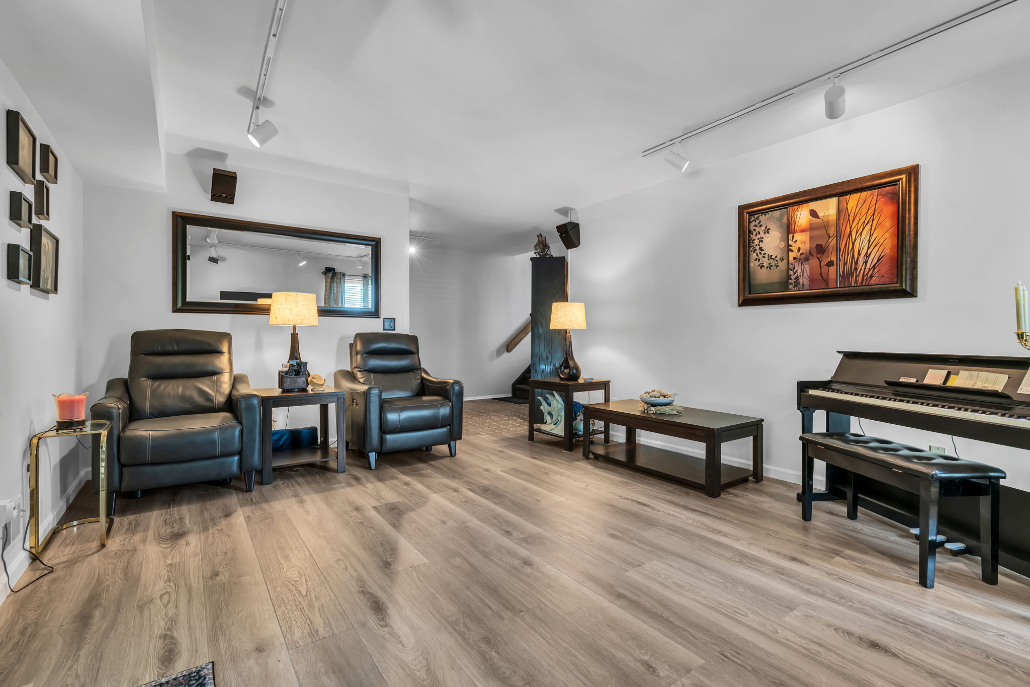  Photo 32