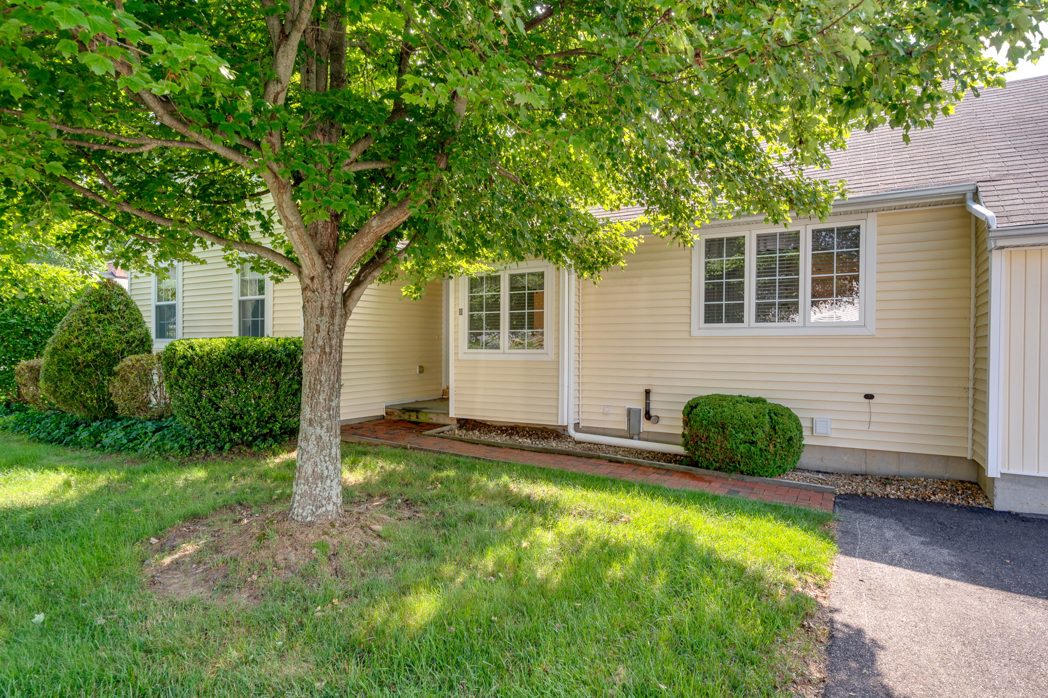  11 Mohegan Square, Mansfield, CT 06250, US