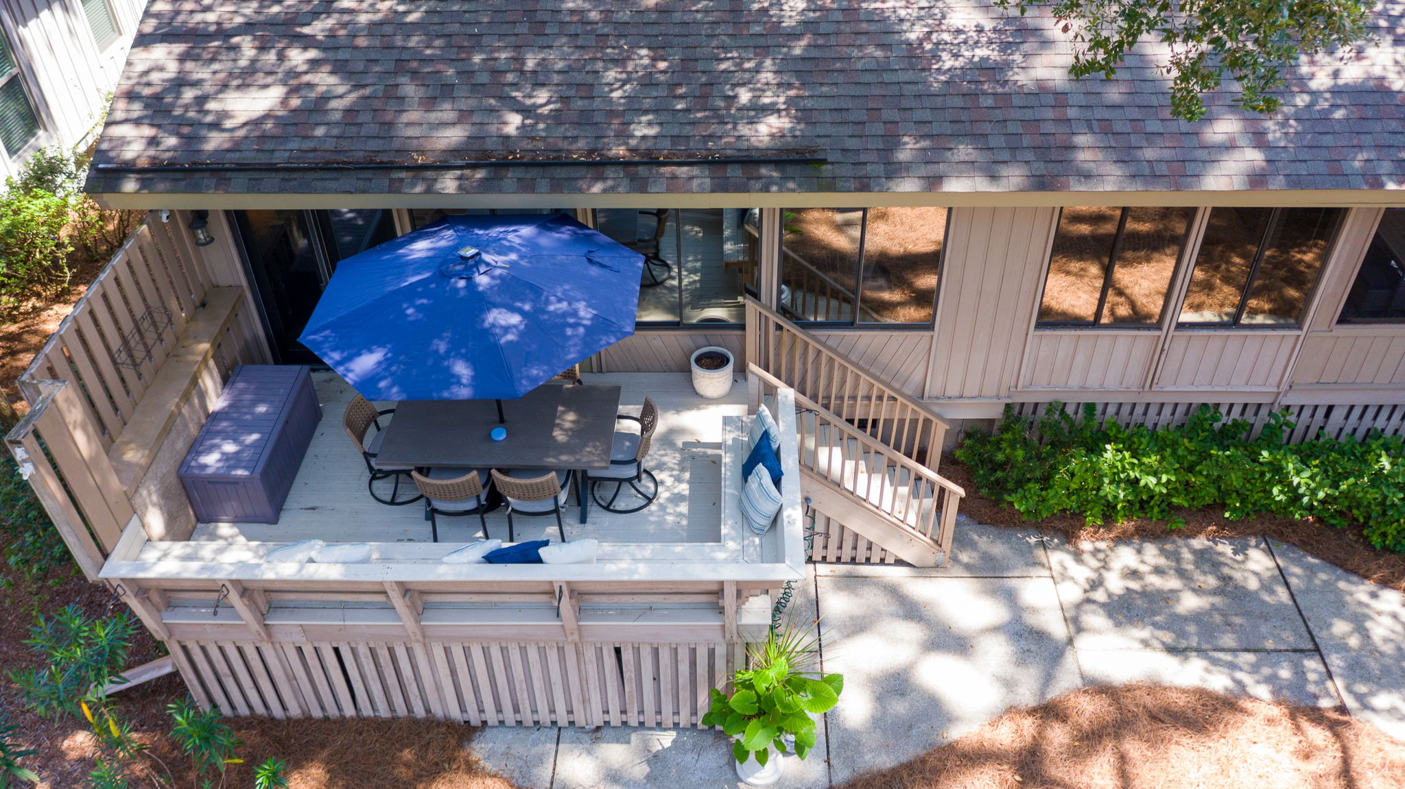 Deck with table and chairs.
