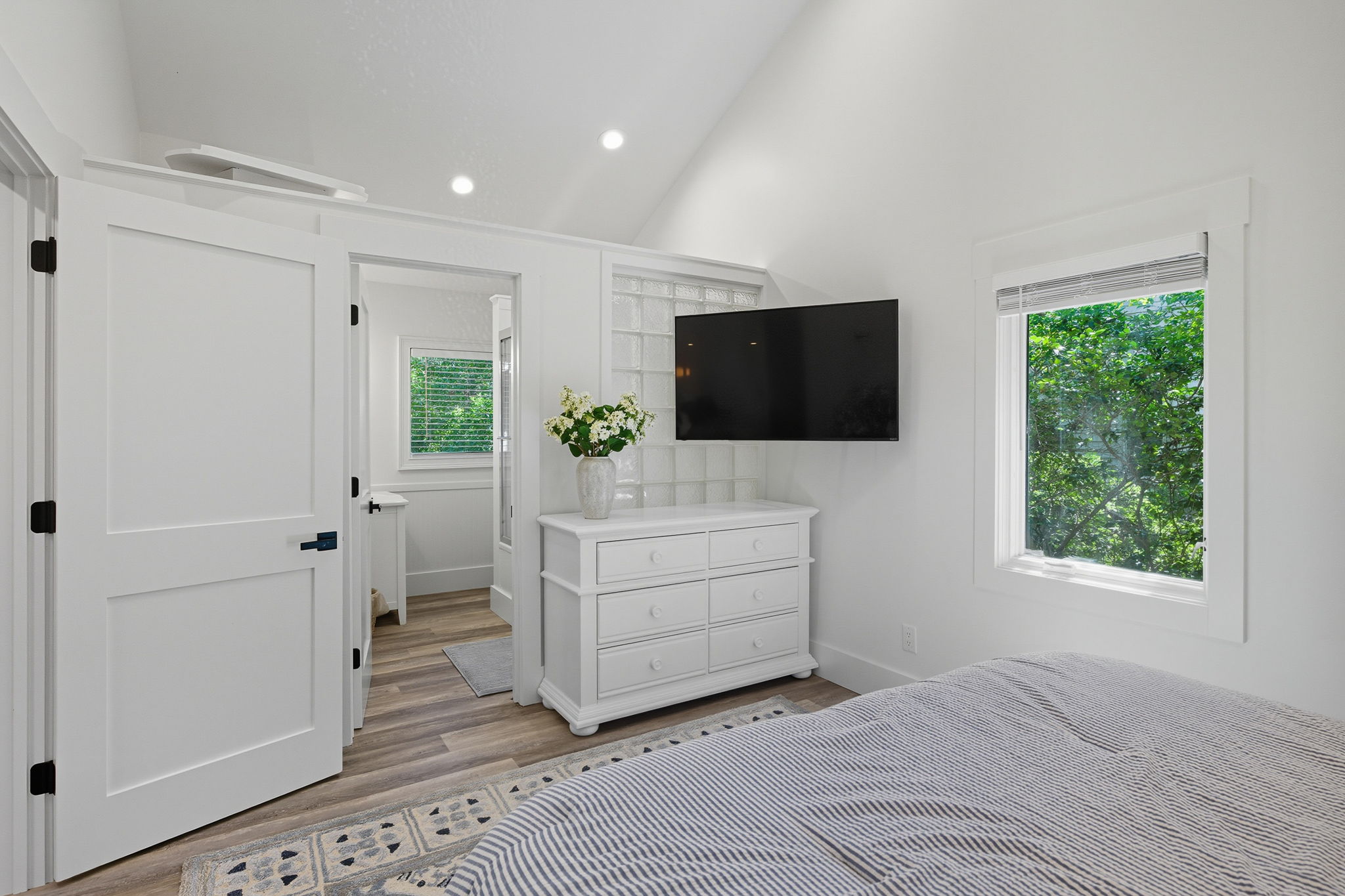 Guest bedroom 2 with view to ensuite bath.