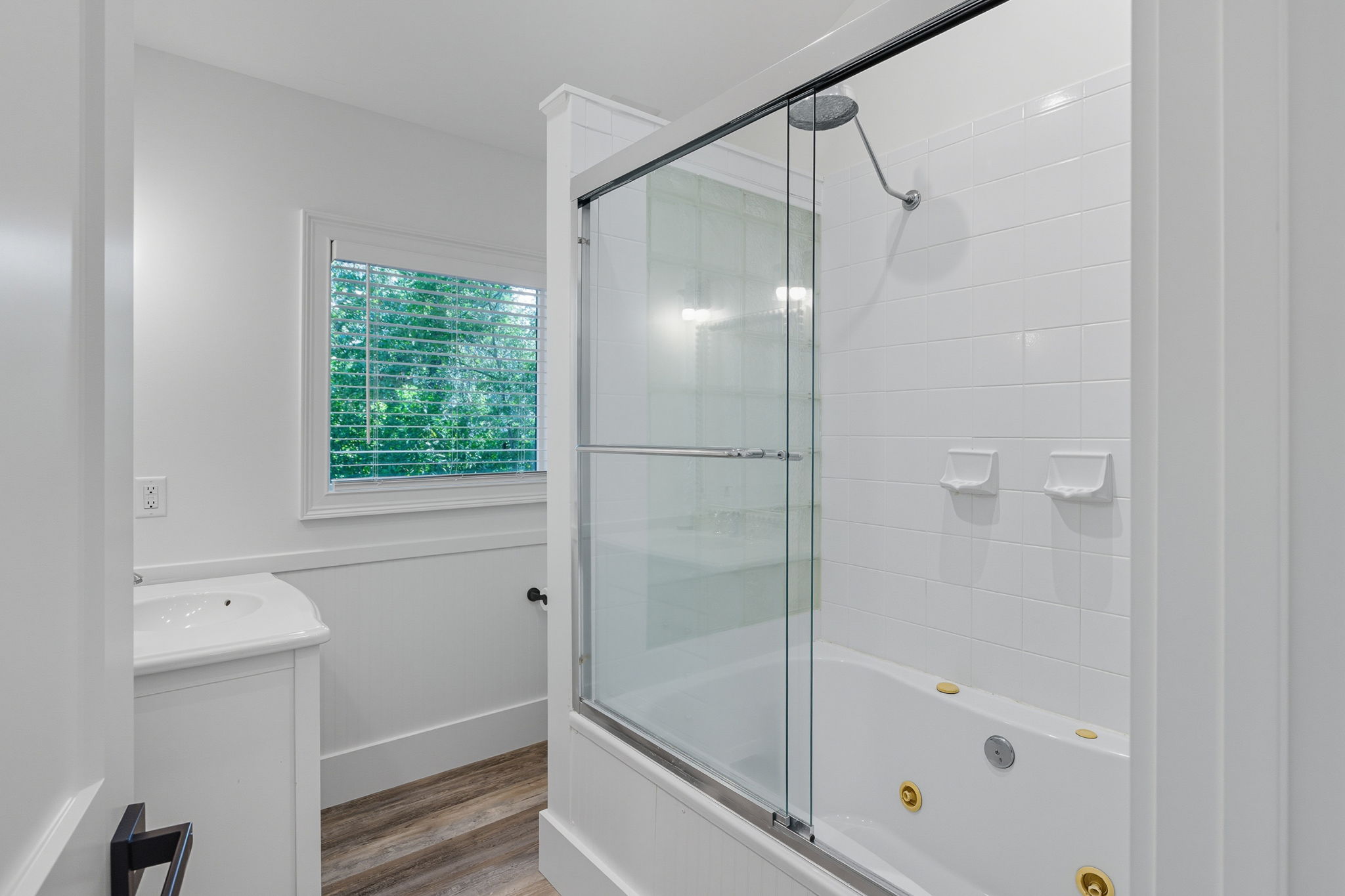 Ensuite bathroom in Guest bedroom 2.