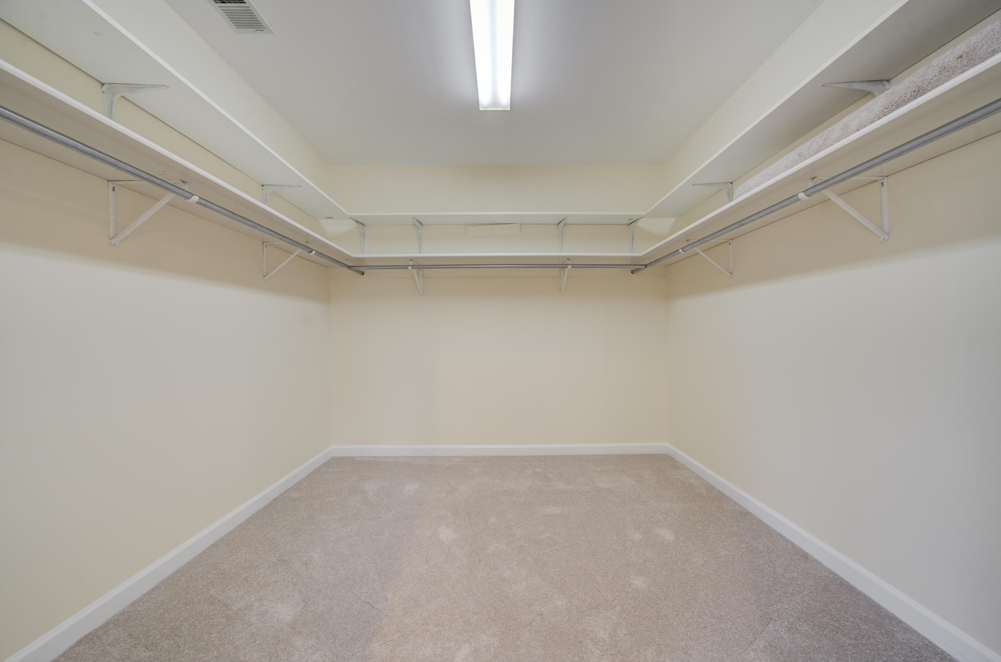 Main Bedroom - Closet