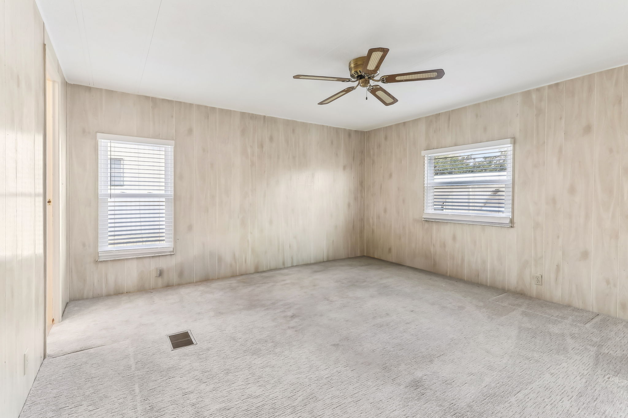 Orangewood Dr-025r