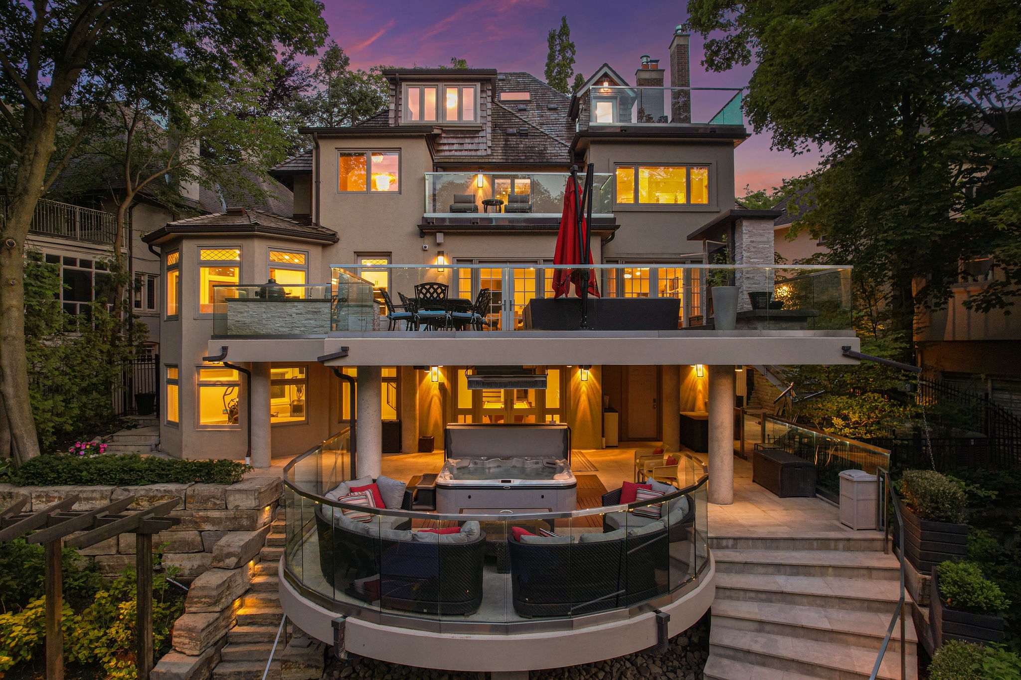 11 Ormsby Crescent Toronto, ON M5P 2V2