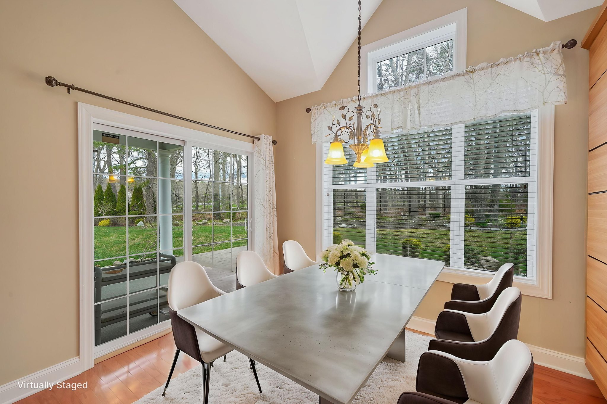 19106 sending 0074 virtually staged.jpeg