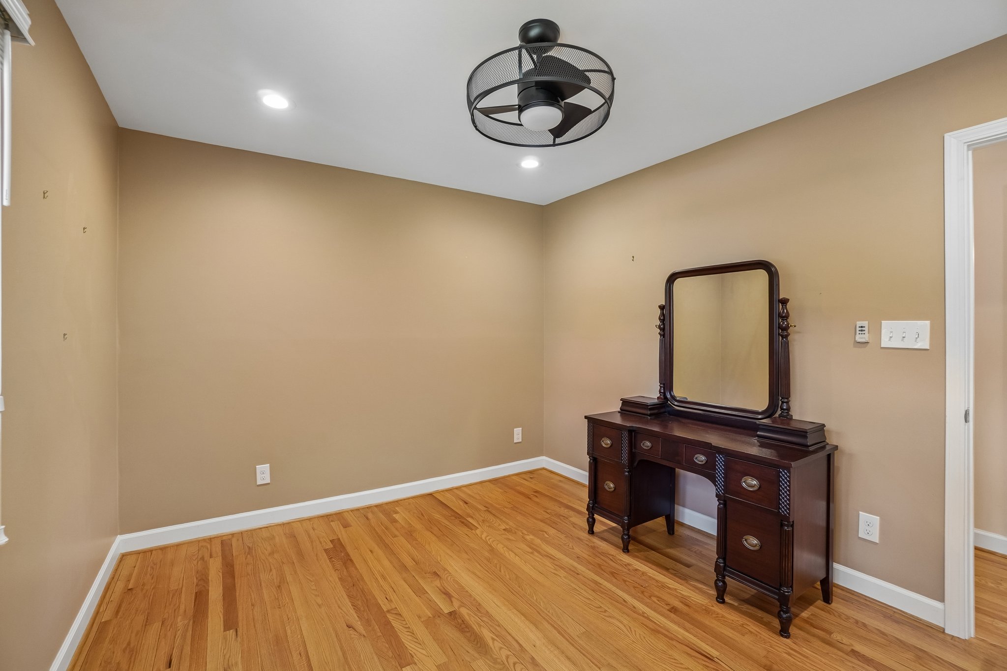 Ridgewood Ave-S1308-033.jpg