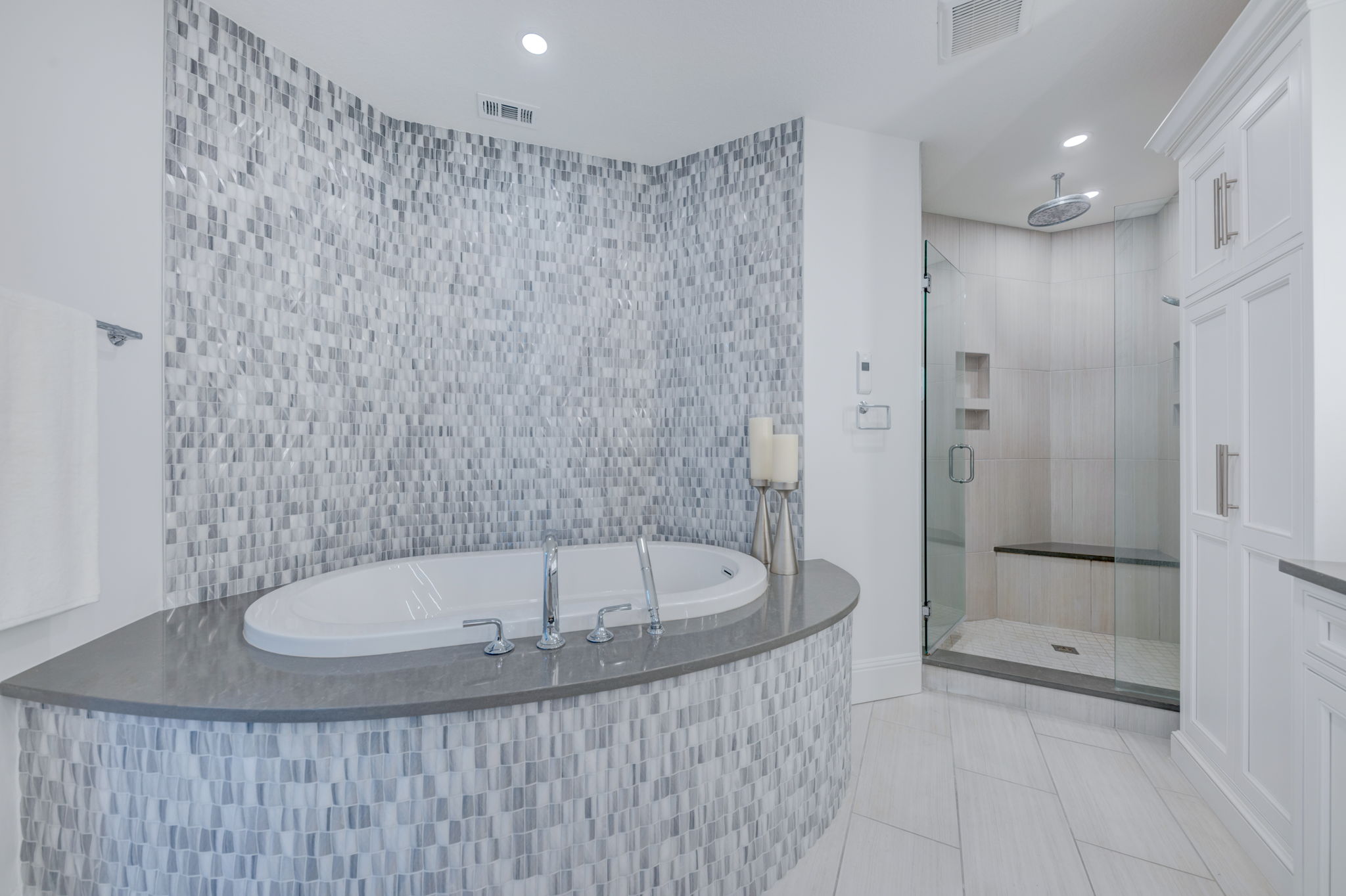 Master Bathroom1b