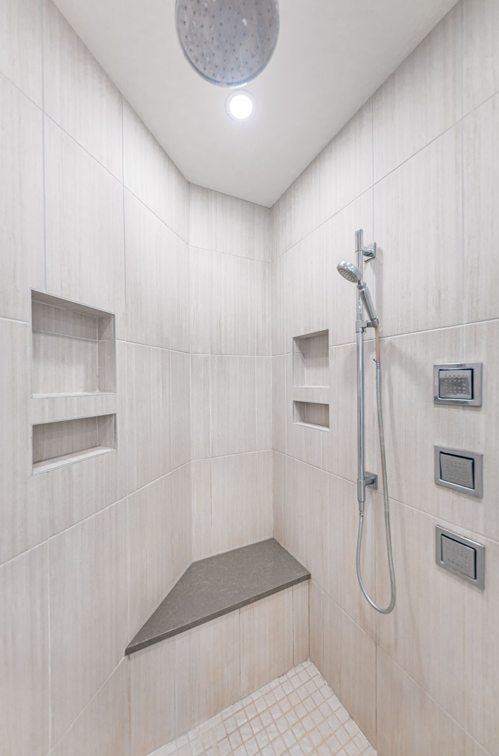 Master Bathroom1c