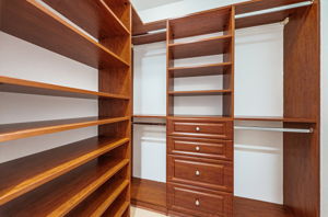 Master Bedroom Walk-in Closet2